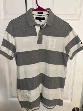 Tommy Hilfiger Men’s Gray & White Striped Polo Shirt Sz M
